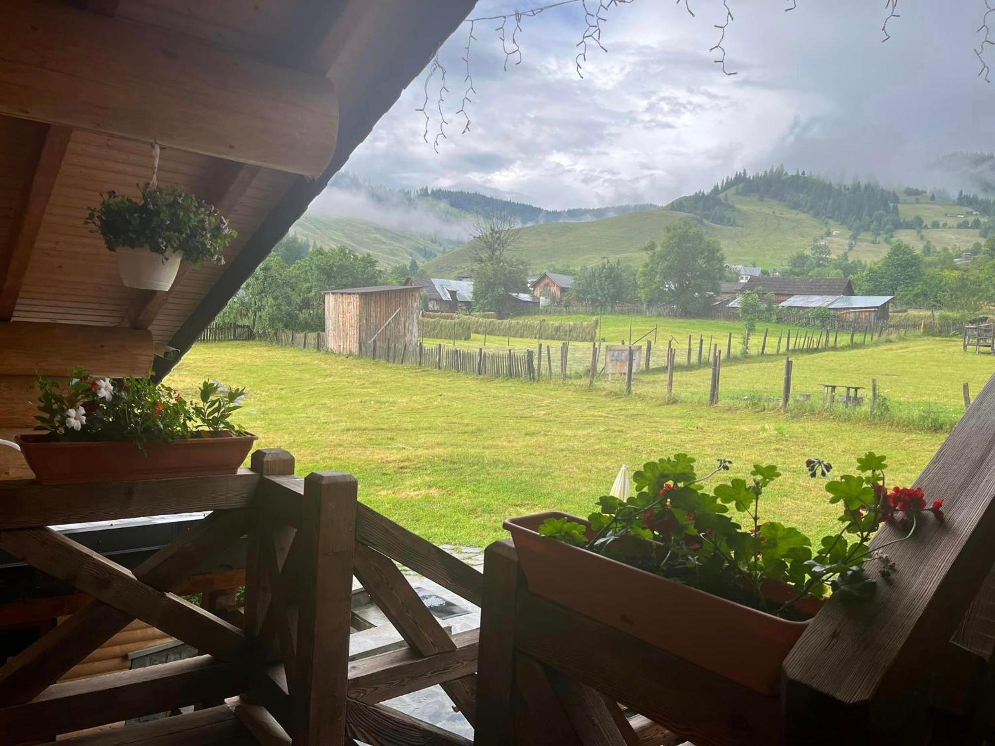 Pensiunea Mireasma Bucovinei Crucea Esterno foto